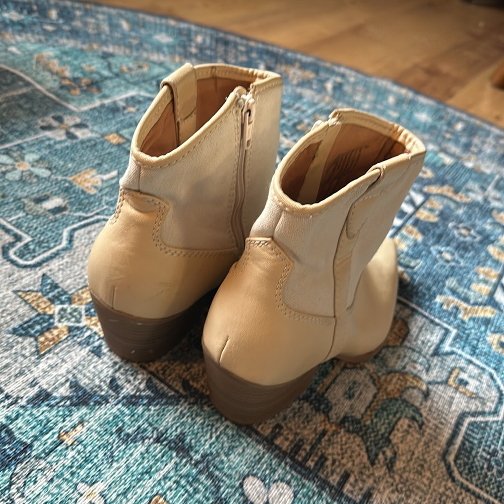 Universal Thread Western Style Bootie 🤍 - Picture 2 of 8
